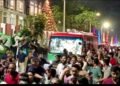 ত্যাগীরা হলের বাইরে, ভেতরে হলভর্তি হাইব্রিড